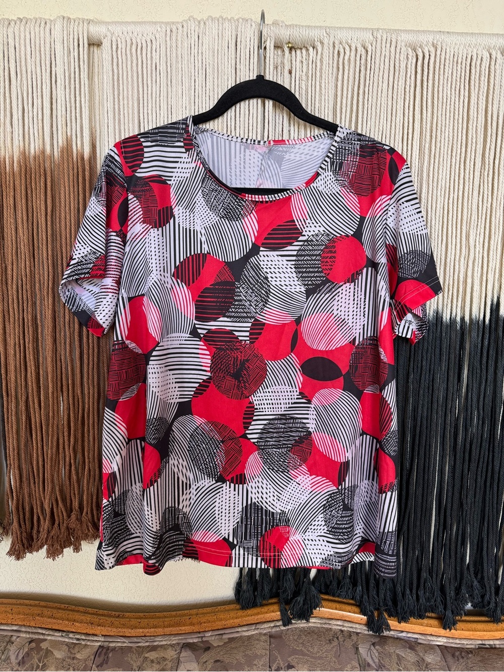 Red, black + white abstract circle print blouse; excellent condition